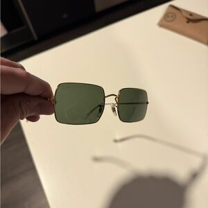 Ray-Ban Classic Gold Sunglasses with Dark Green Lenses